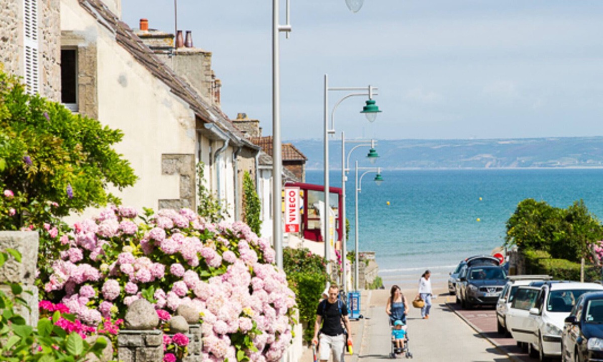 Siouville-Hague Cottage | Charming cottage near beach with garden and baby equipment