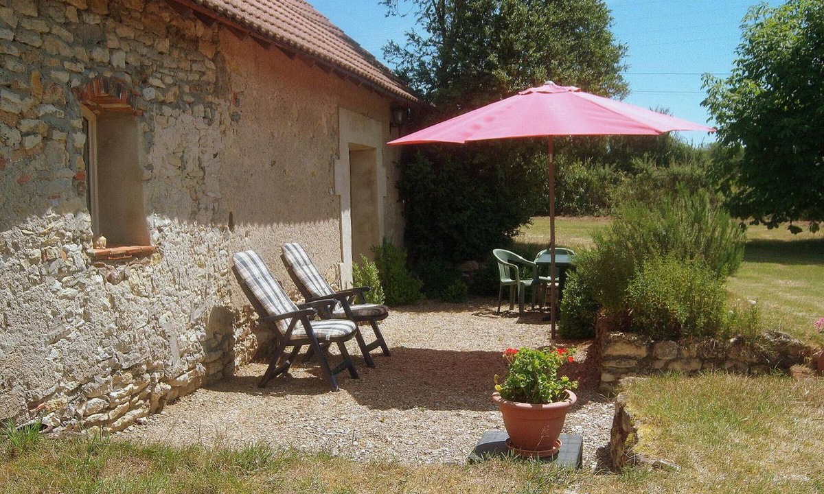 Lurcy-Levis Cottage | Charming cottage in Lurcy-Lévis with air conditioning and garden