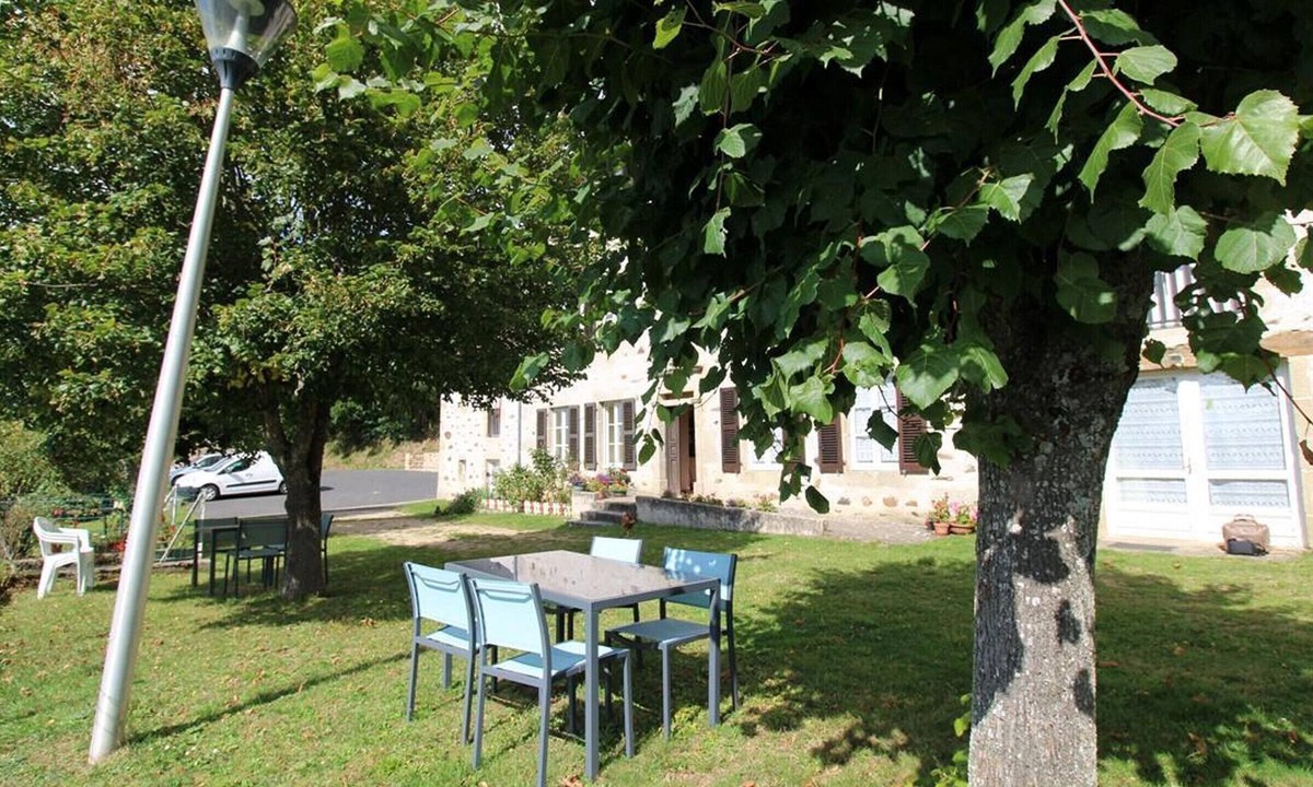 Lorcieres Cottage | Charming cottage in Lorcières with TV, BBQ, and pet-friendly