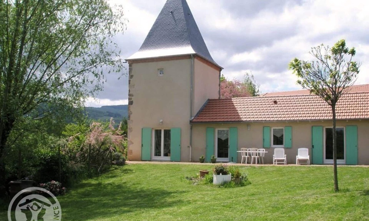 Lentigny Cottage | Charming cottage with private garden in Lentigny