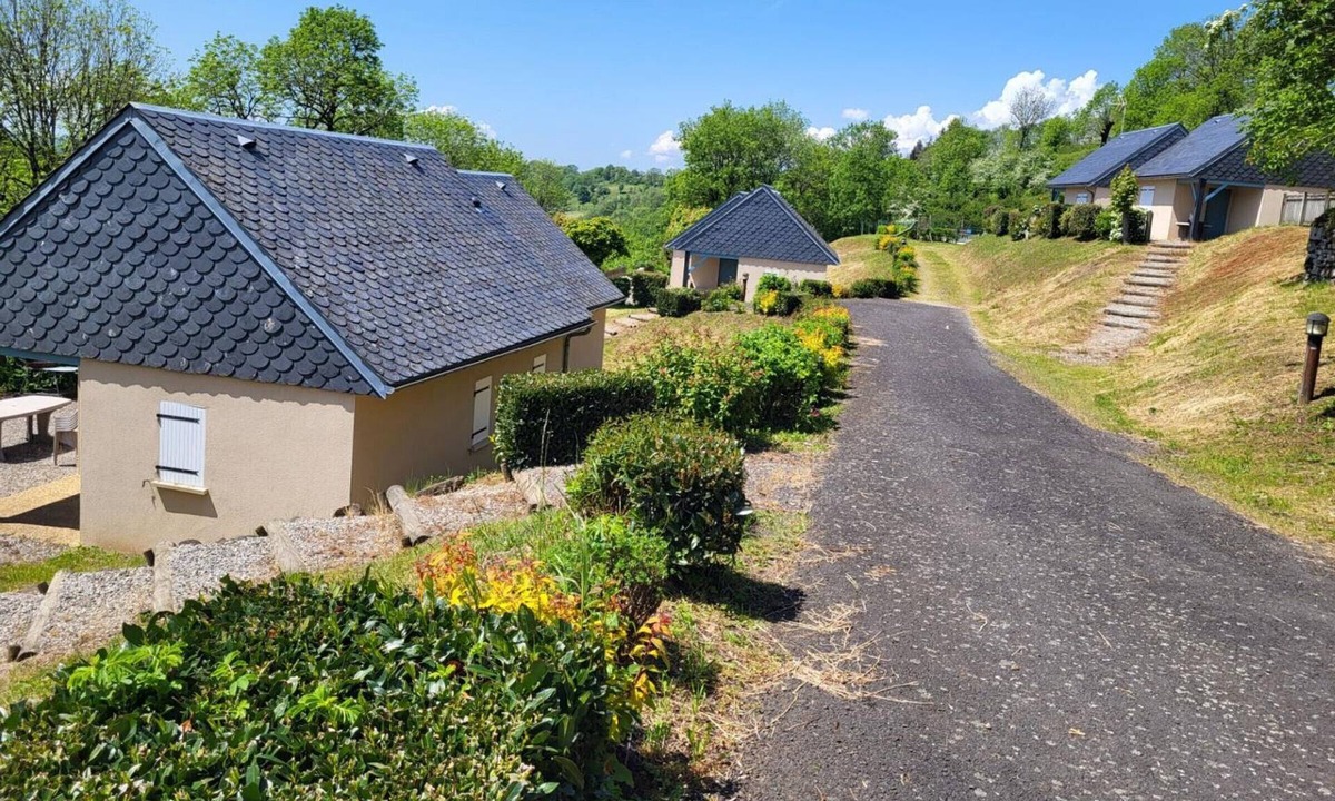 Paulhenc Cottage | Charming Cottage with Pool, Terrace, and Scenic Views in Cantal