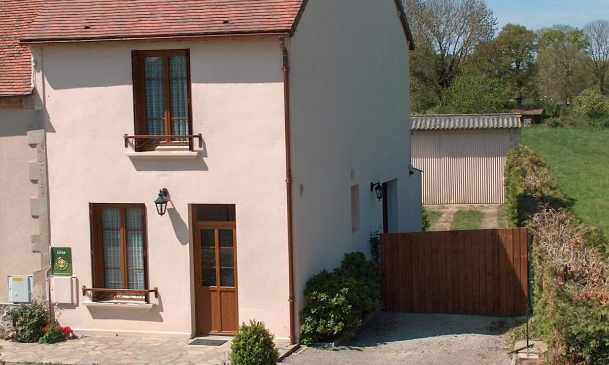 Target Cottage | Charming cottage with shared pool in the heart of the village