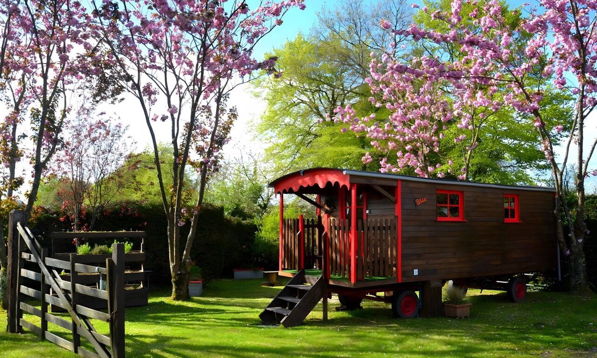 Brix Cabin | Charming Country Gypsy Caravan Bella