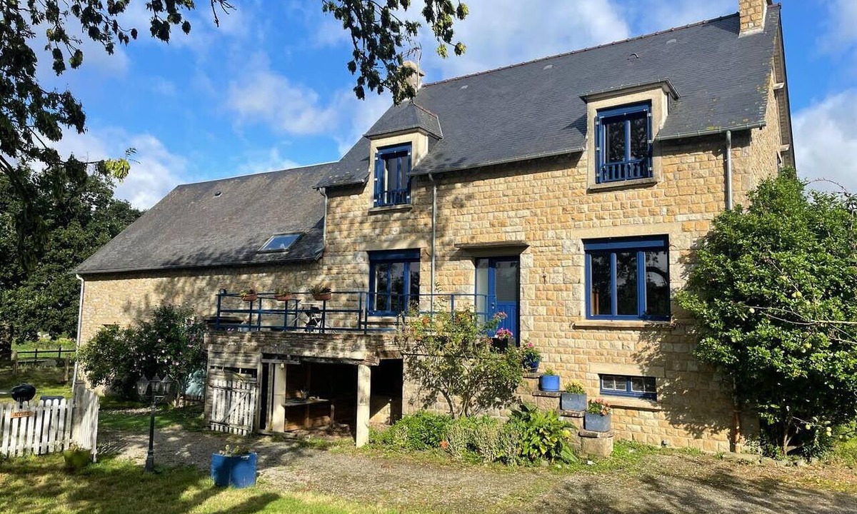 Servon House | Charming Family House 10 min from Mont-Saint-Michel – Sleeps 10