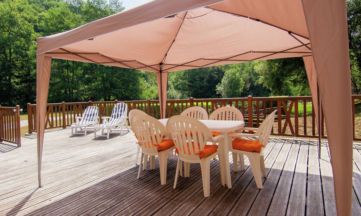 Saint-Medard-d'Excideuil Cottage | Charming chalet with swimming pool