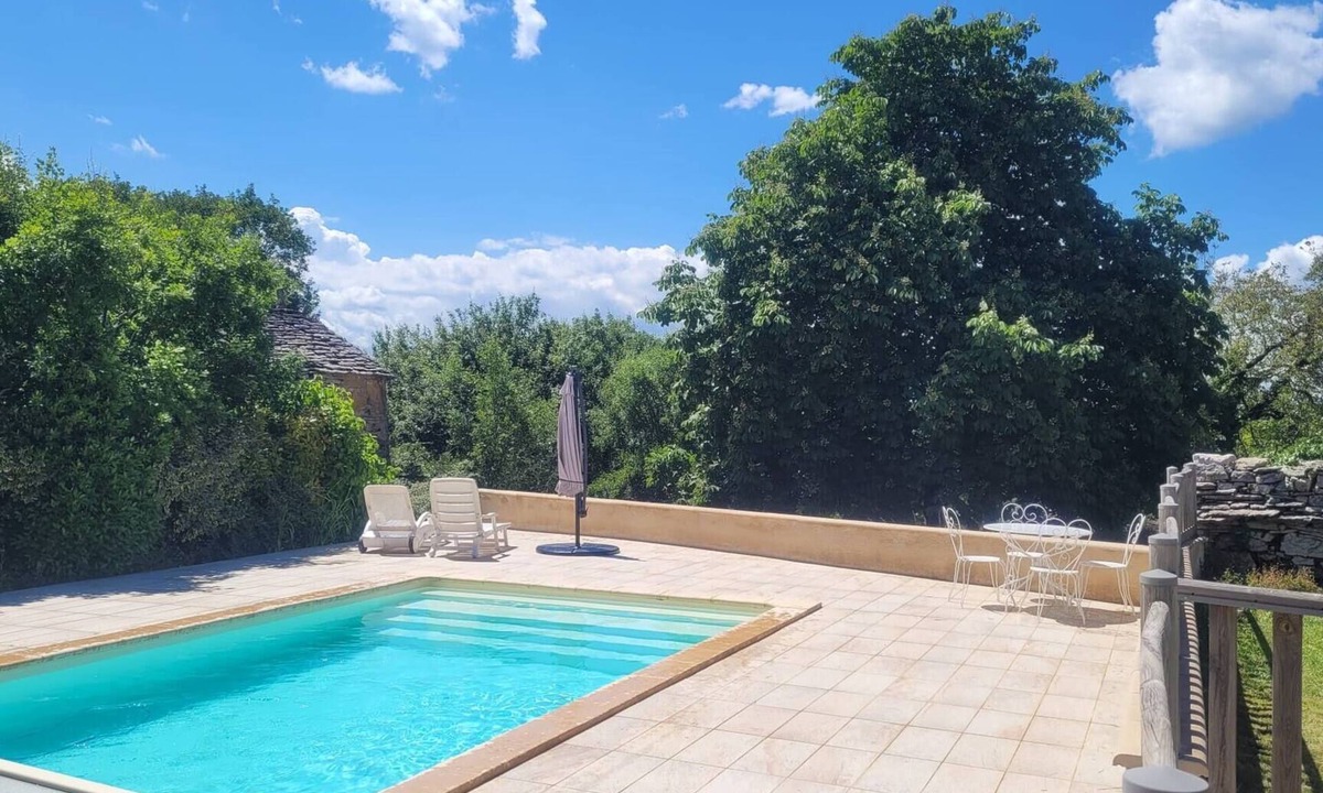 Saint-Jean-de-Laur House | Charming gîte in stones