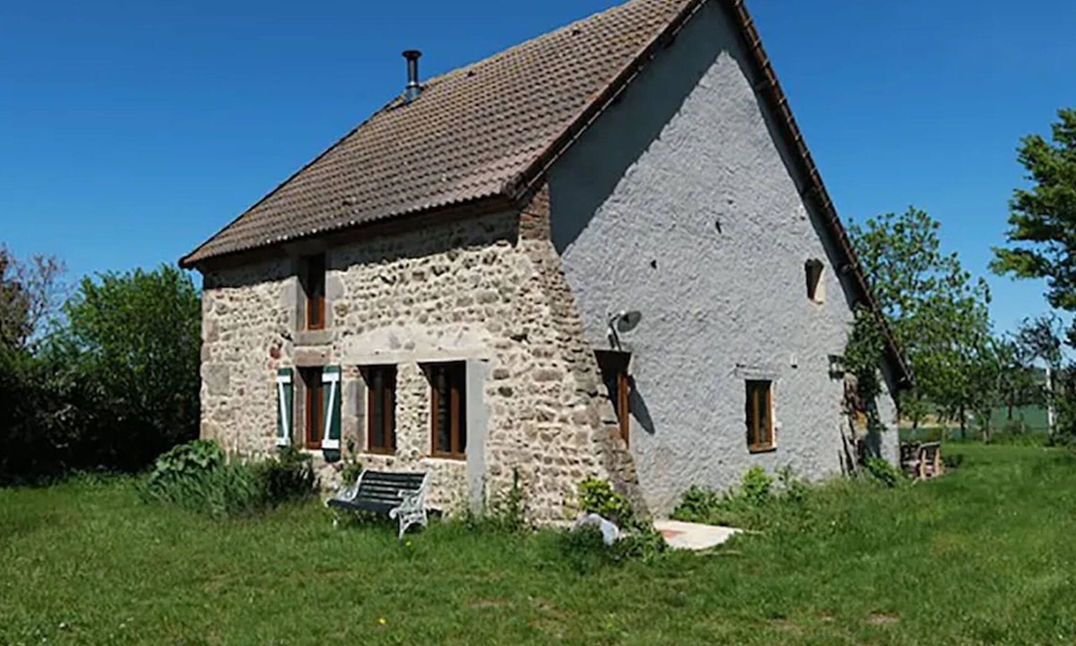 Genouillac House | Charming gîte with view near swimming lake