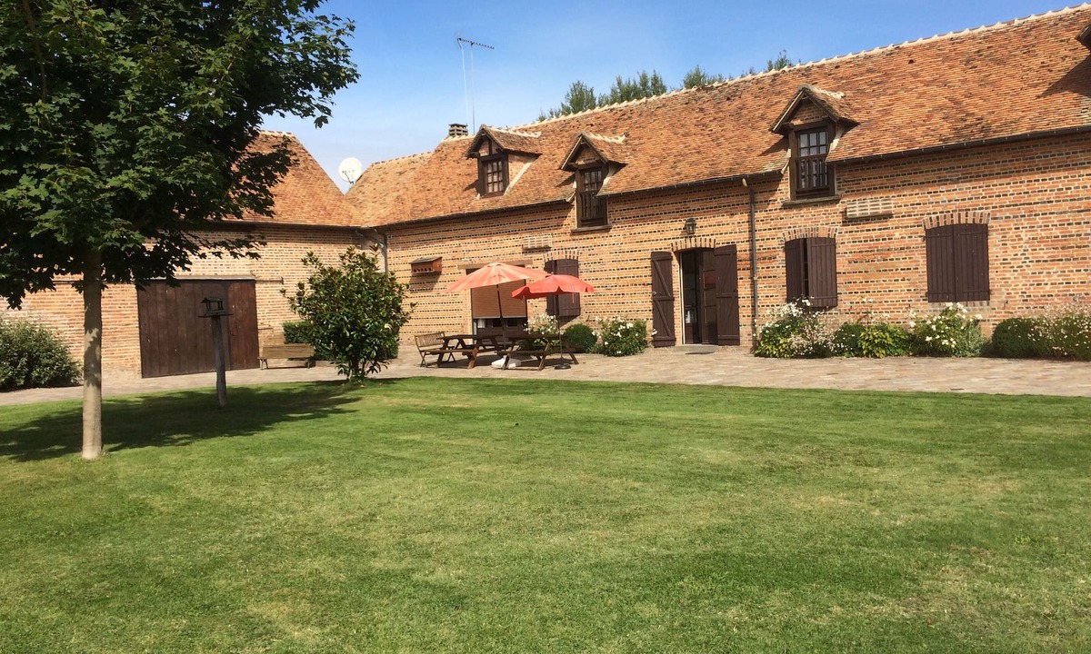 La Ferte-Saint-Aubin Cottage | Charming gîte on a farm surrounded by nature. Shared pool in summer