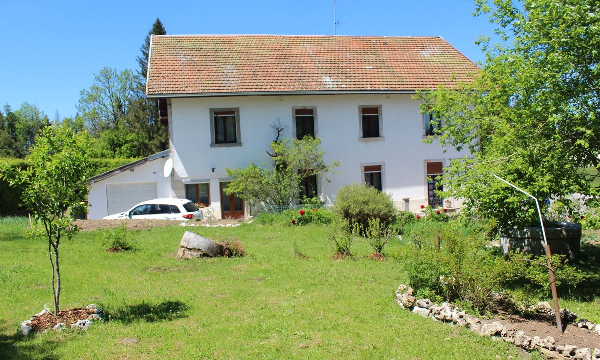 Longemaison House | Charming gîte in the Doubs, 3 épis with a beautiful garden 5 bedrooms,