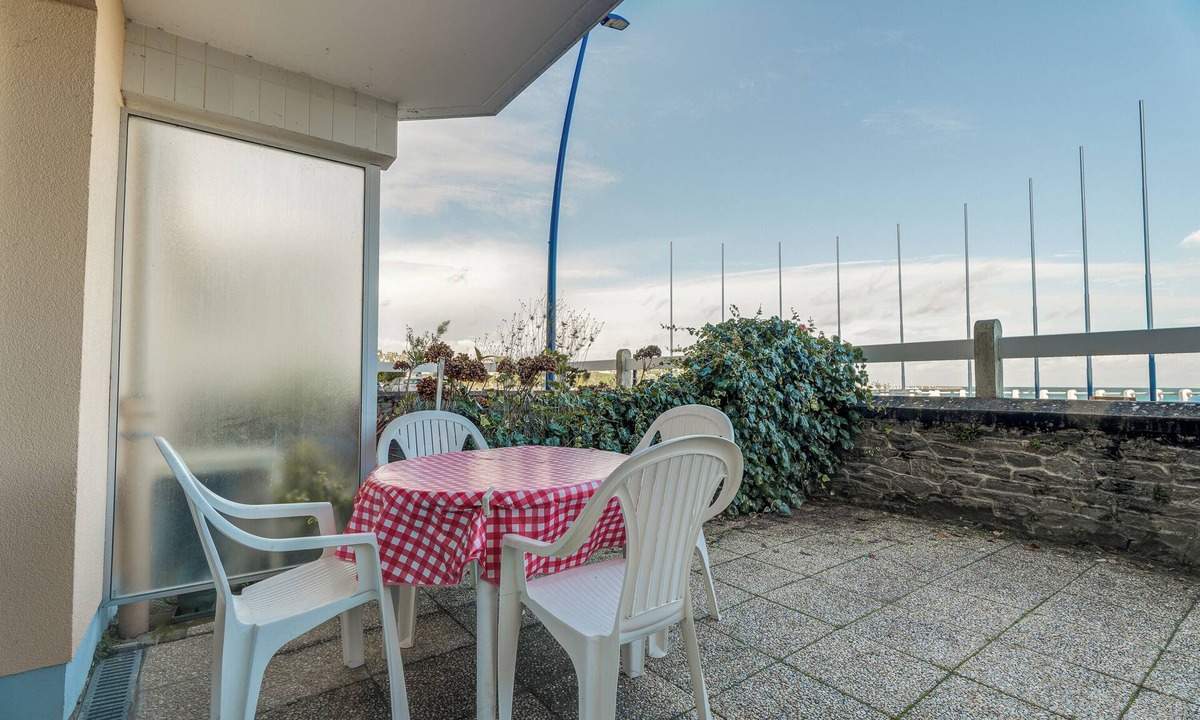 Saint-Cast-le-Guildo Apartment | Charming Ground-Floor Apartment with Sea View and Private Courtyard