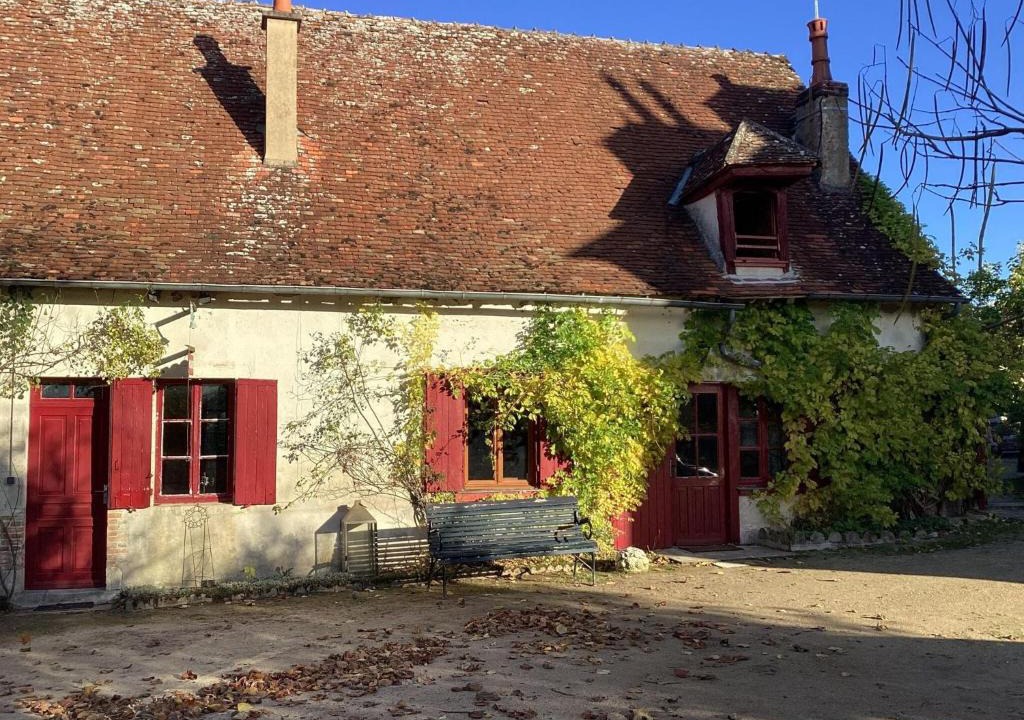 Le Veurdre House | Charming Home by River Allier