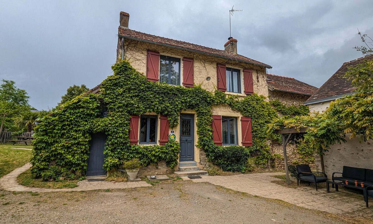 Le Menoux Cottage | Charming Home with Heated Pool, Hot Tub, and Private Garden in Le Menoux