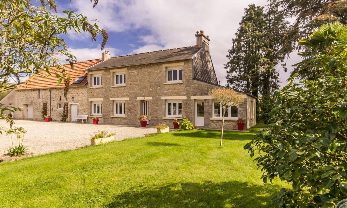 Hautteville-Bocage Cottage | Charming house in Normandy, pets allowed, parking