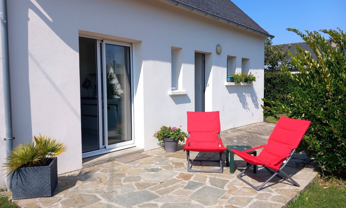 Camaret-sur-Mer House | CHARMING HOUSE WITH GARDEN IN VERY QUIET AREA 1 KM FROM THE SEA