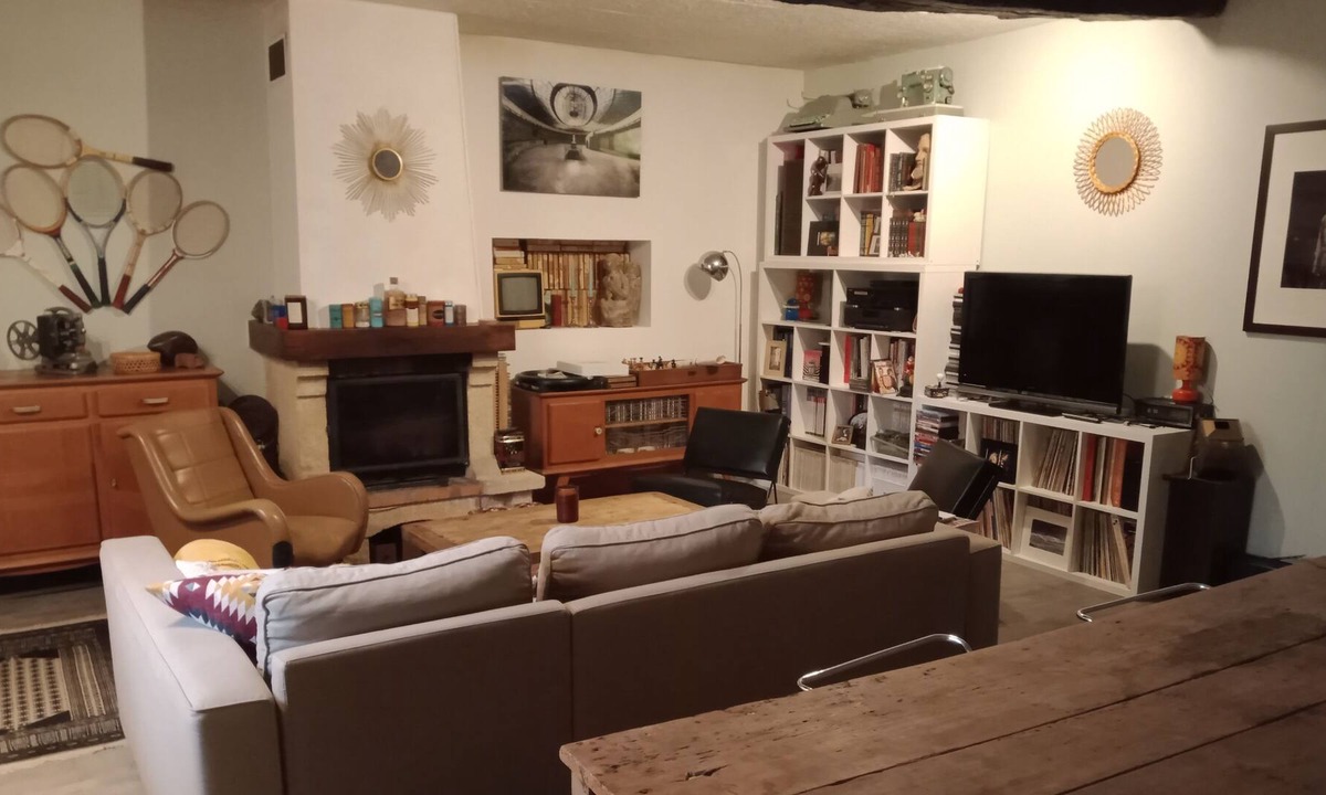 Vatan House | Charming house with vintage decor with fireplace