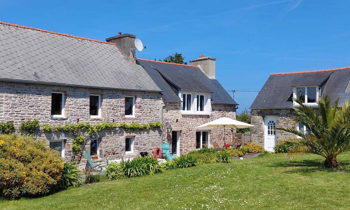 Plouezec House | Charming longhouse by the sea