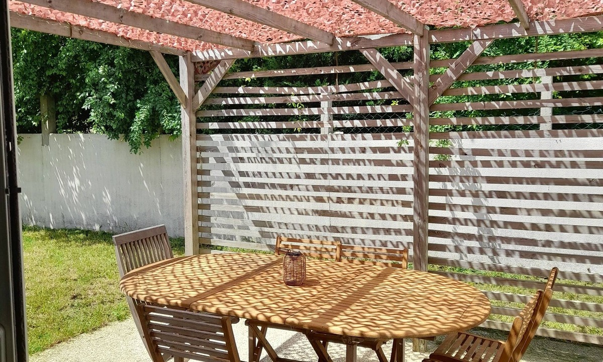 Muron House | Charming new house with terrace and garden