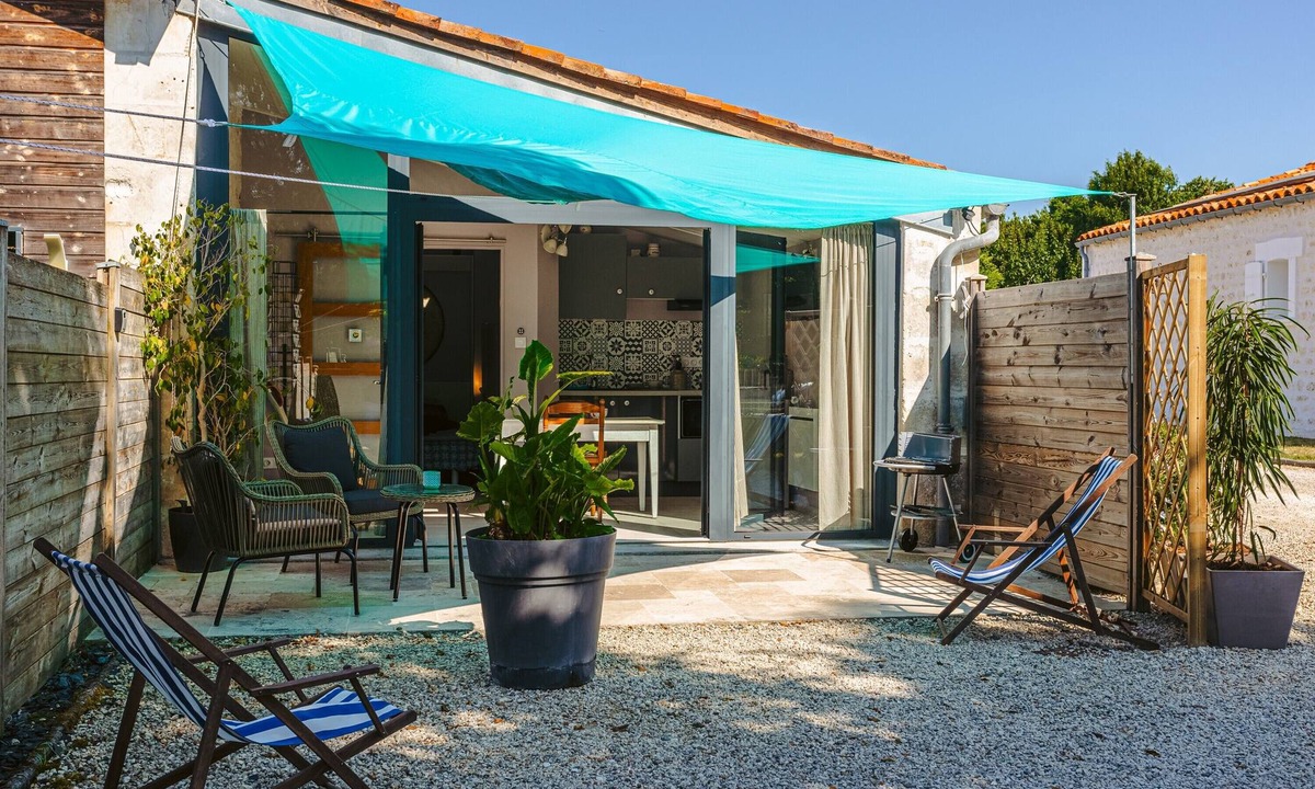Soubise House | Charming, Peaceful Cottage for 2 Between Nature and Ocean