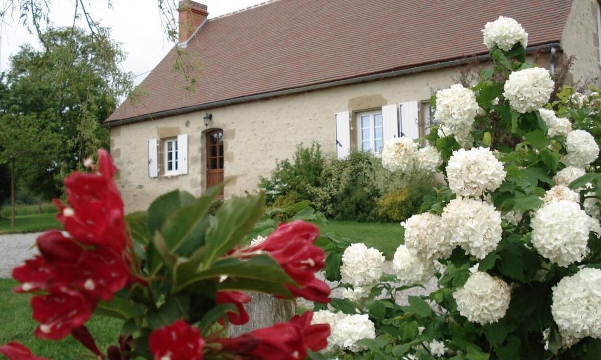 Deux-Chaises Cottage | Charming renovated farmhouse, linens included