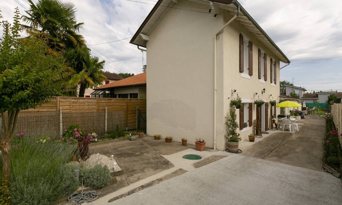 Dax House | Charming Stay in Heart of Dax