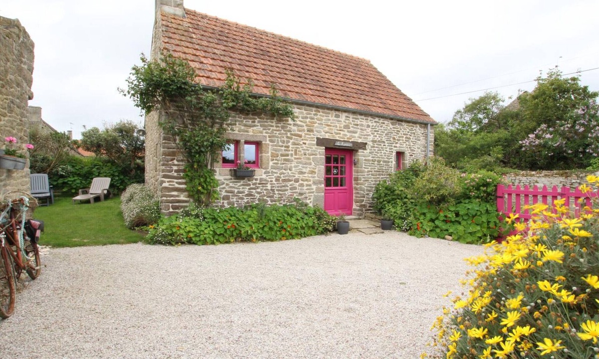 Vicq-sur-Mer Cottage | Charming stone house with garden and covered terrace