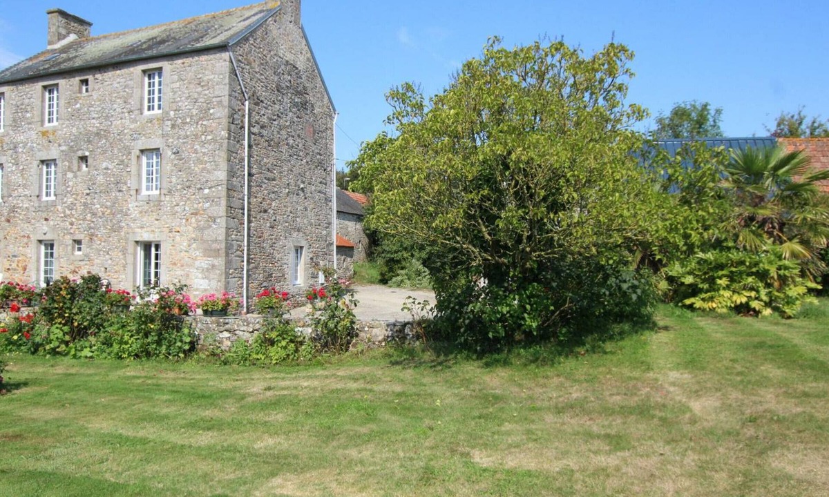 Les Pieux Cottage | Charming stone house with garden in Les Pieux, near Hague