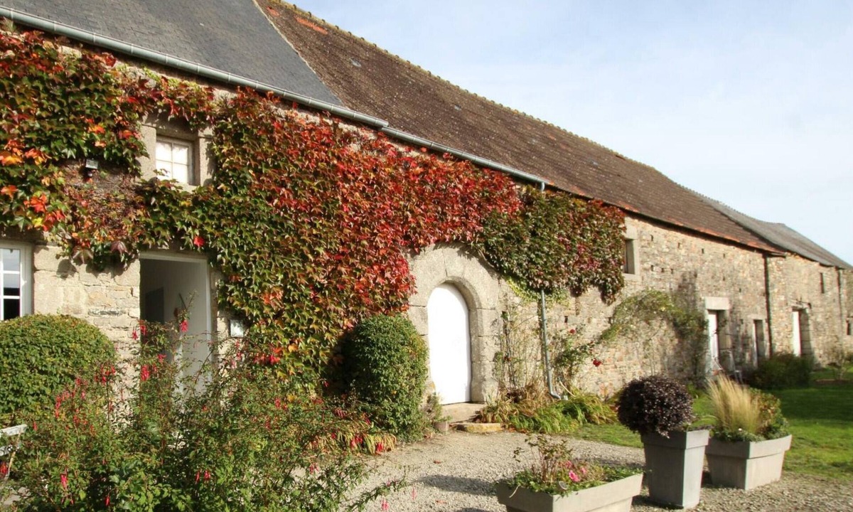 Baubigny Apartment | Charming studio at the Manor with private garden and WiFi