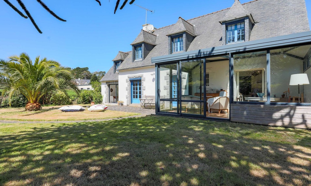 Locquirec House | Charming Villa 'L'hermine' with Sea View, Private Terrace & Wi-Fi