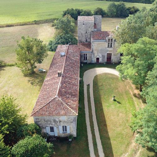 Champdolent Hotel | Chateau De Champdolent