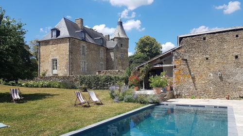 Saint-Pierre-des-Nids House | Chateau du Plessis Bochard