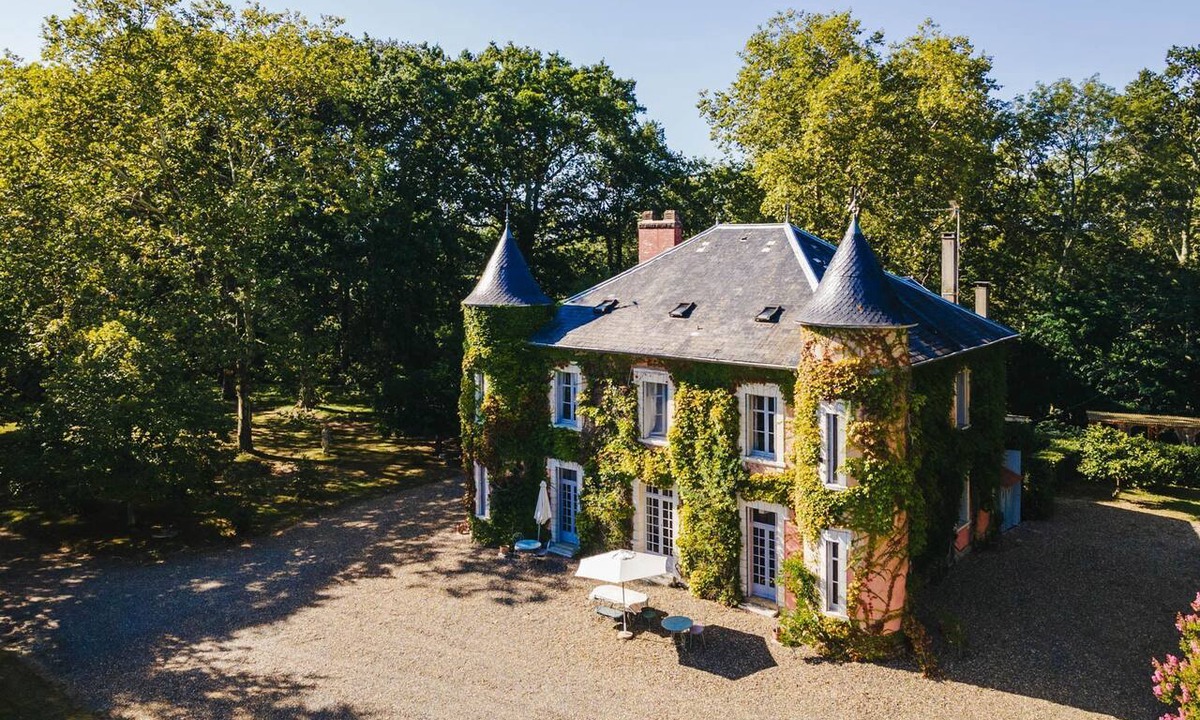 Sainte-Marie-de-Gosse Other | Chateau Bellevue - Eight Bedroom Castle, Sleeps 16