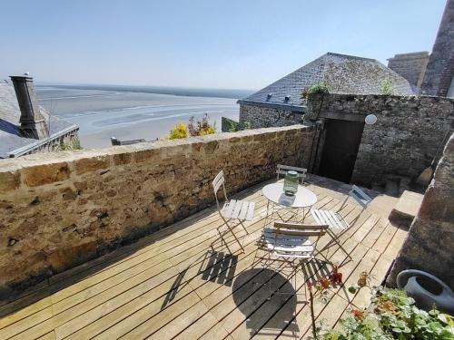 Le Mont-Saint-Michel House | Chez Adèle, au pied de l'Abbaye