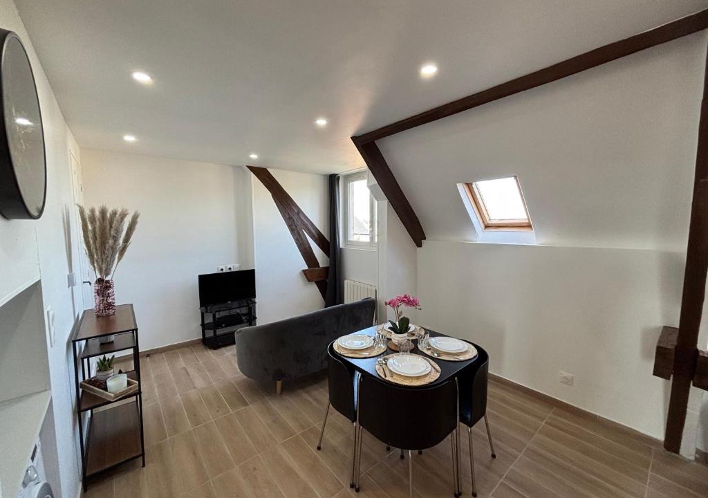 Creil Apartment | Chez Ali - T3 central and calm