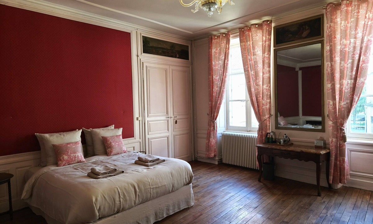 Saint-Amand-Montrond Bed & Breakfast | Chez Diane - Aphrodite: Signature Junior Suite Guest Room