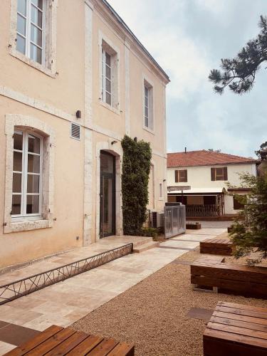 Parentis-en-Born Hotel | CHEZ FLO
