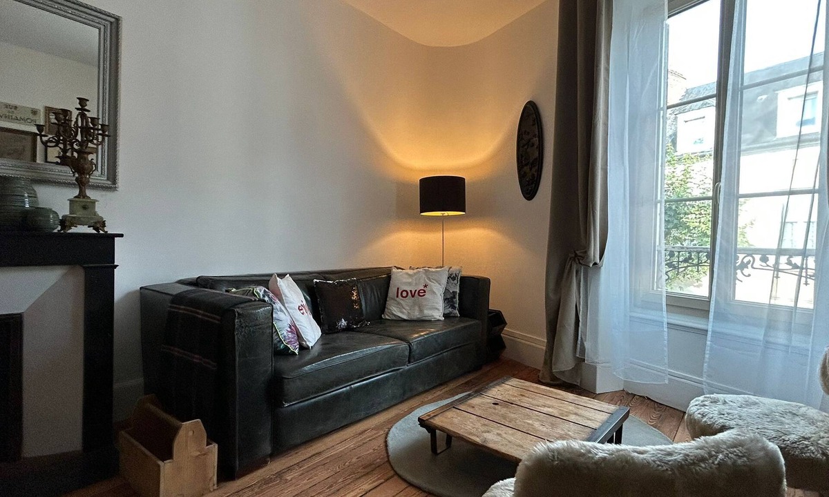 Cosne-Cours-sur-Loire Apartment | Chez la Vieille Dame : Appart en Plein Centre Ville à 5 min de la Gare,