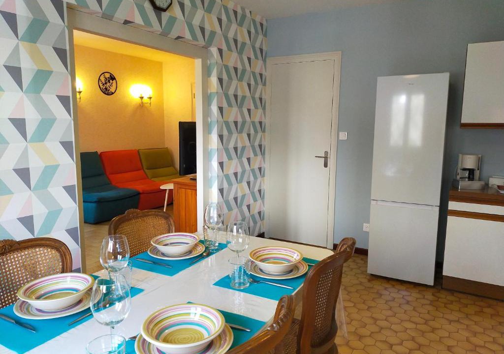 Saint-Julien-Chapteuil Apartment | Chez Tata Malou - Maison avec jardin, cour fermée, proche toutes commodités