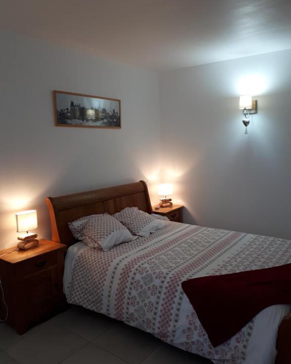Chammes Bed & Breakfast | chez Zabou chambre Suzannaise