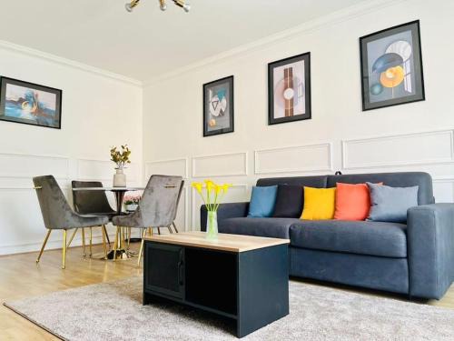 Le Bourget Apartment | Chic Appartement Design et Securise avec parking, Proche Paris I CDG