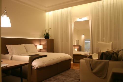 8th Arrondissement Apartment | Cirque Deluxe Studio Apartment