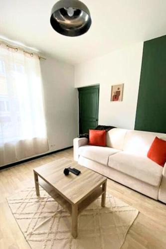 Le Peage-de-Roussillon Apartment | City Nest Cosy et Spacieux
