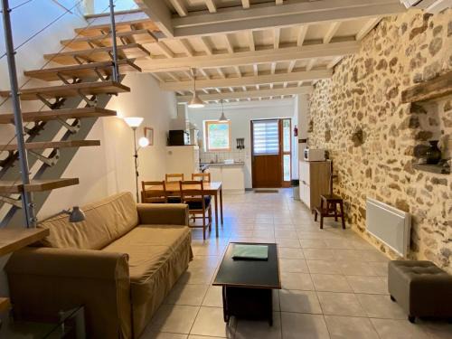 Rouffiac-des-Corbieres House | Climatisé, gite La Grange, Terrasse et Vue sur le château de Peyrepertuse