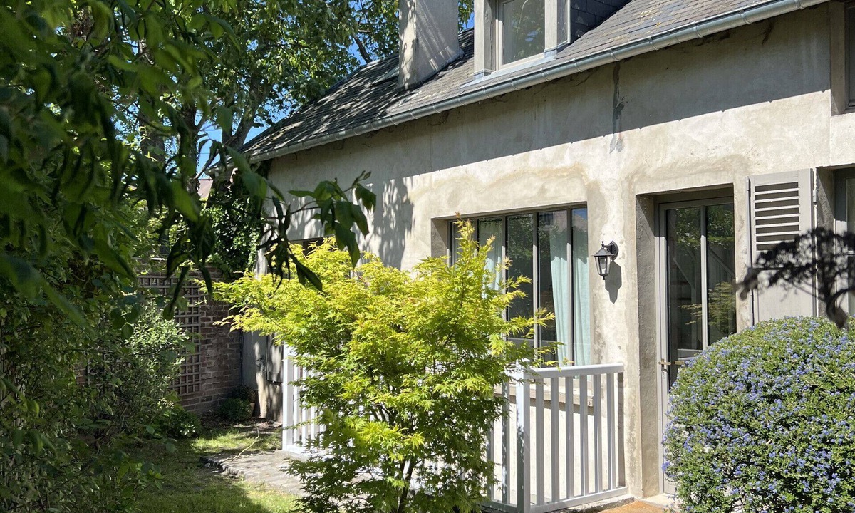 Senlis House | Cobbled Lanes House
