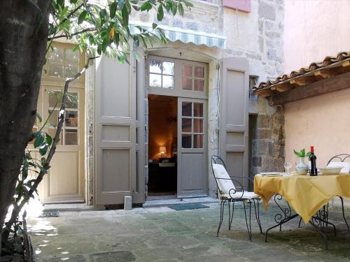 Le Puy-en-Velay Apartment | Cocon au cœur du Puy-en-Velay avec cour privée et WIFI - FR-1-582-325