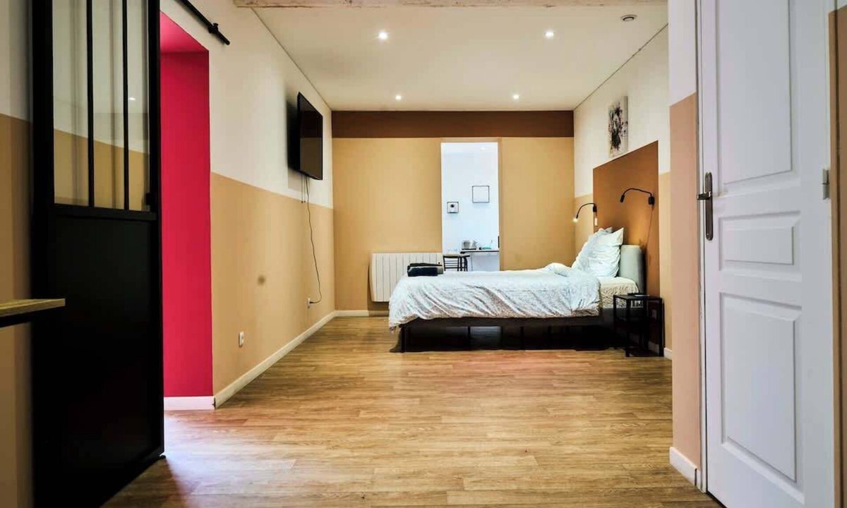 Tourcoing Apartment | Cocon avec balnéo, terrasse, proche gare