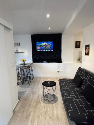 Arpajon Apartment | COCON Cosy - Free Parking - City Center - fibre