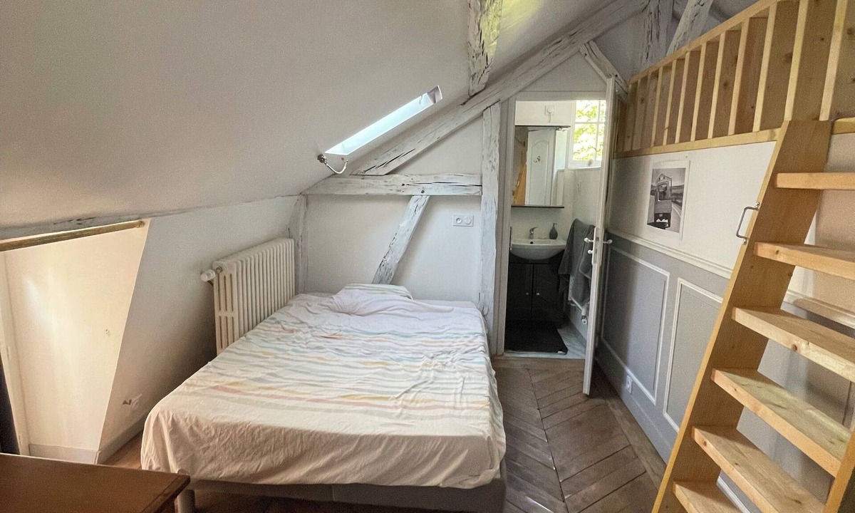 Etival-les-le-Mans Bed & Breakfast | Colas guest rooms with swimming pool for rent Le Mans/Circuit 24 H