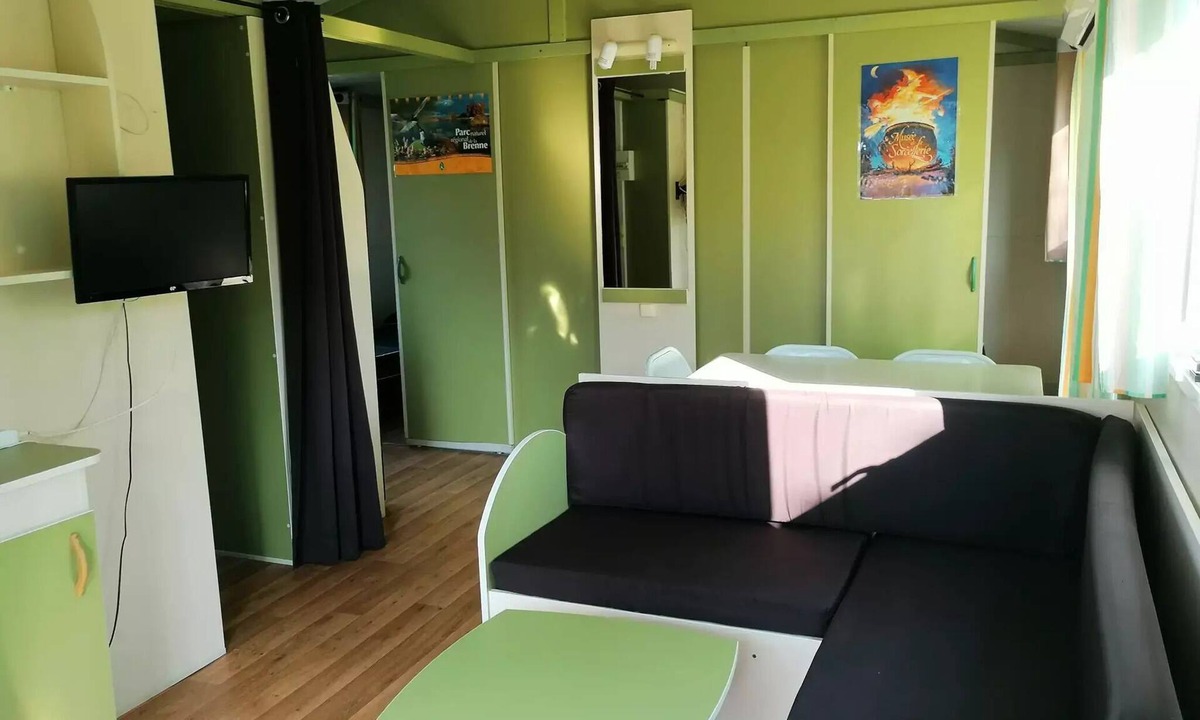Saint-Gaultier Ski Chalet | COMFORT Cabin (sleeps 5)