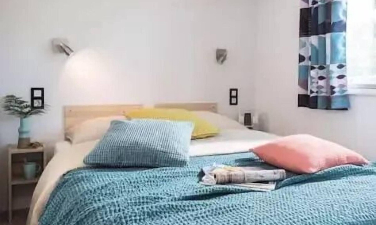 Monterblanc House | Comfort+ Mobile Home: 5 Rooms, Sleeps 8, + TV