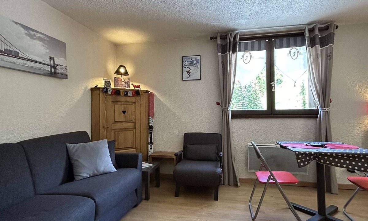 Chantemerle Apartment | Comfort studio for 2 with balcony and private parking